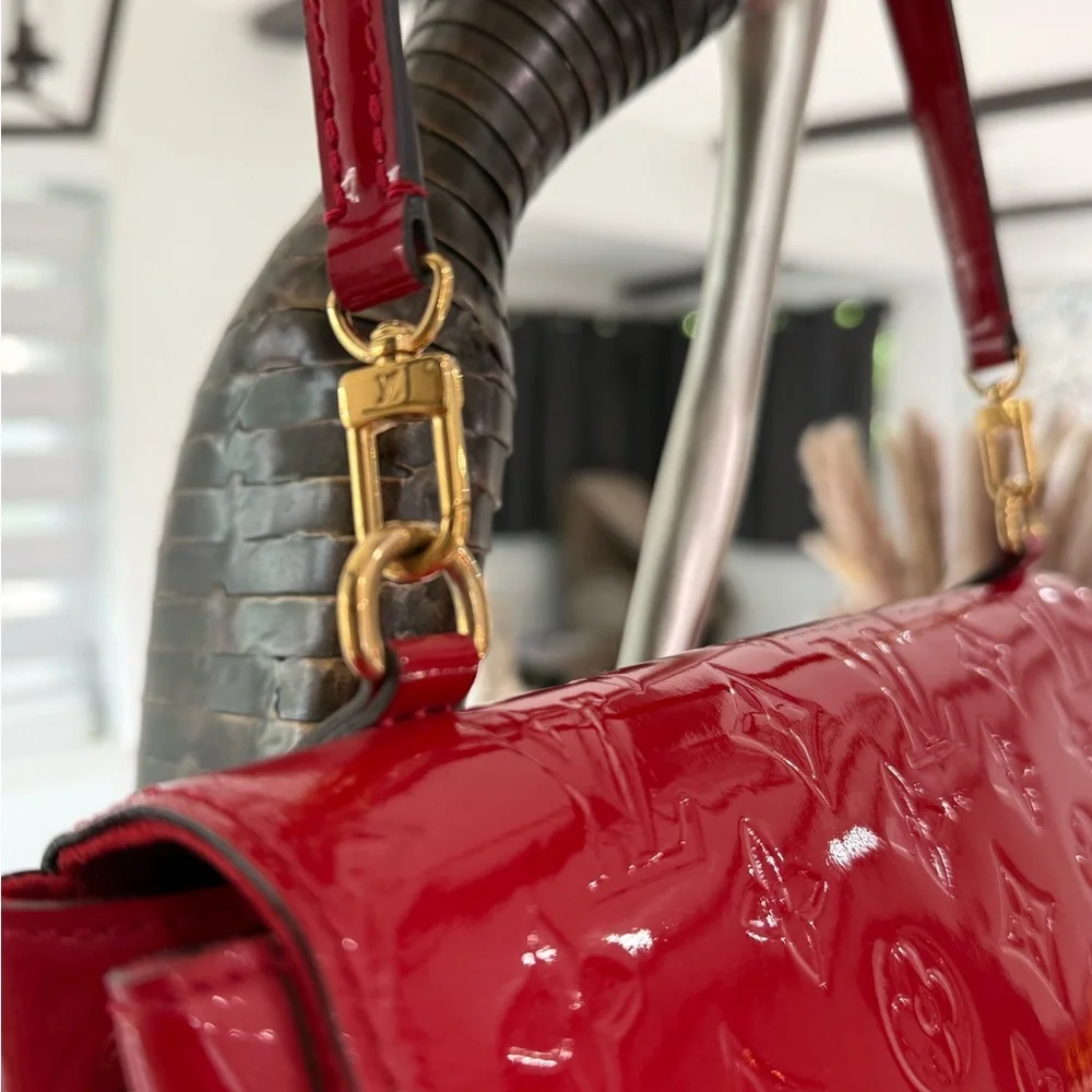 Louis Vuitton Venice Shoulder Bag Monogram Vernis: RED ♥️ - Picture 6 of 17